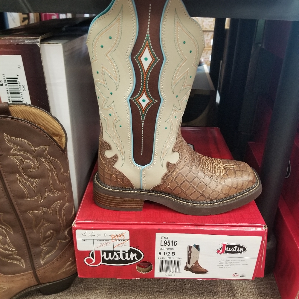 Iso these boots in a size 5.5 women's